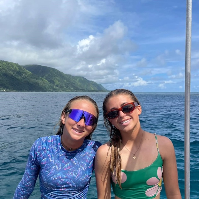 🌴☀️ Riding in paradise! 🌊 Meet @miliani_simon and @lily.hirigoyen , two young talents from the Mundaka team, sharing unforgettable moments on the legendary spots of Tahiti! 🏄‍♀️✨ With @mundakaoptic , they’re ready to ride, laugh, and live the dream. 😎🌺 #mundakaopticfamily #tahitivibes #TeamMundaka #youngriders #surfstyle #tropicaladventure #livetheride
